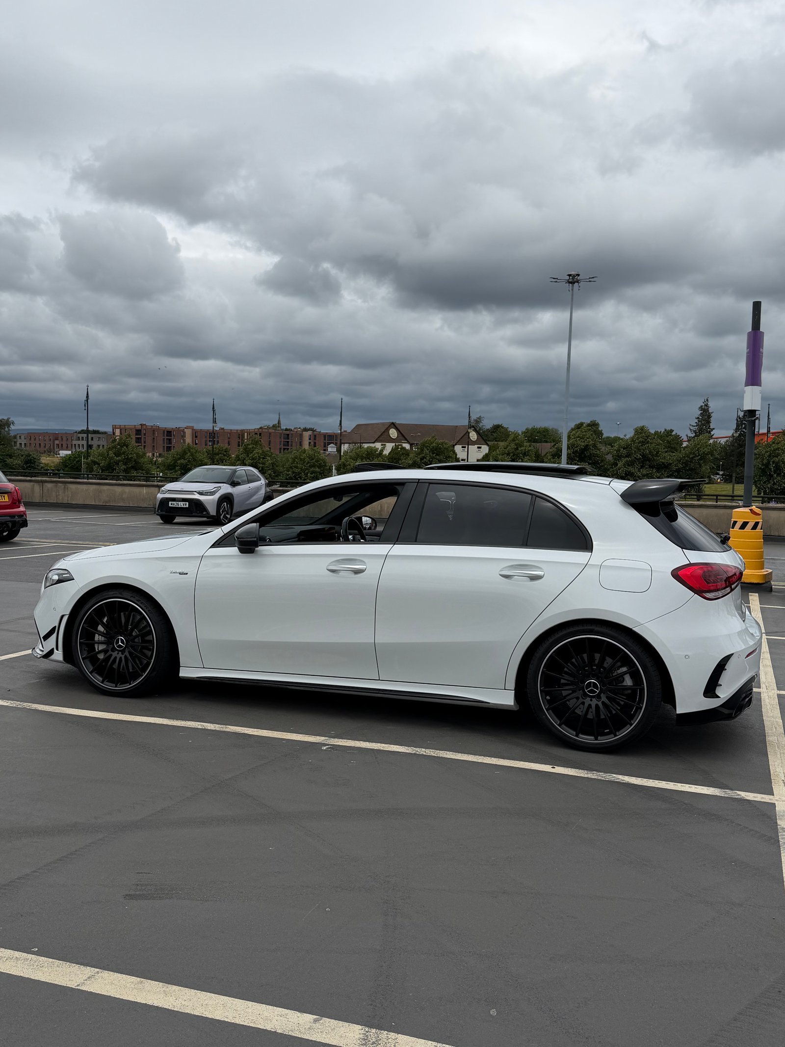 MERCEDES-BENZ AMG A 35 PREMIUM + 4MATIC EDITION